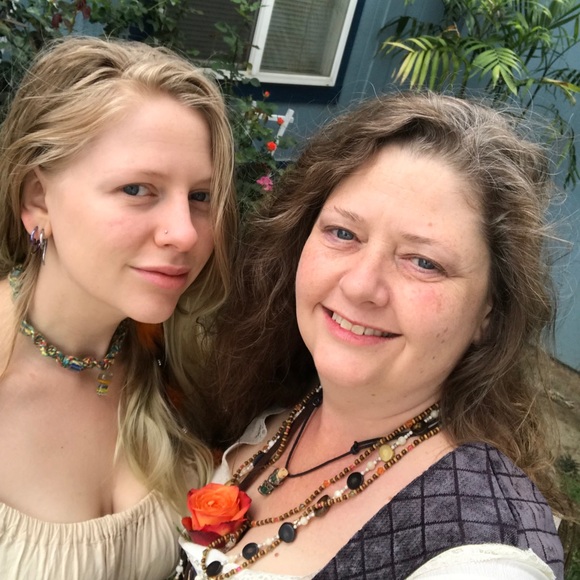 Meet your Poshers, Tamra and Ashley. - Picture 1 of 1